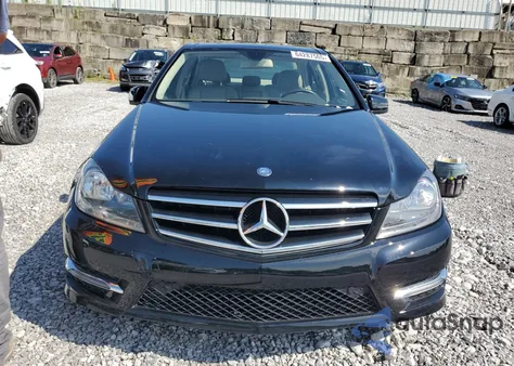 2014 Mercedes-Benz C 300 4Matic z USA, uszkodzony, nr VIN WDDGF8AB4EA934553